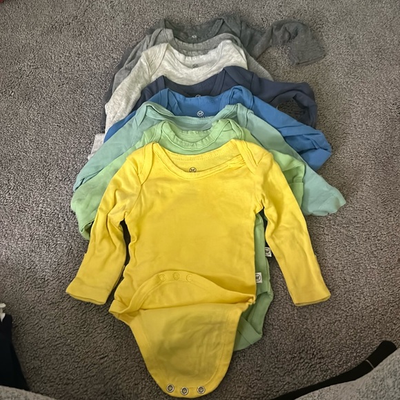 The Honest Company Other - Honest 8 pack Newborn onesie